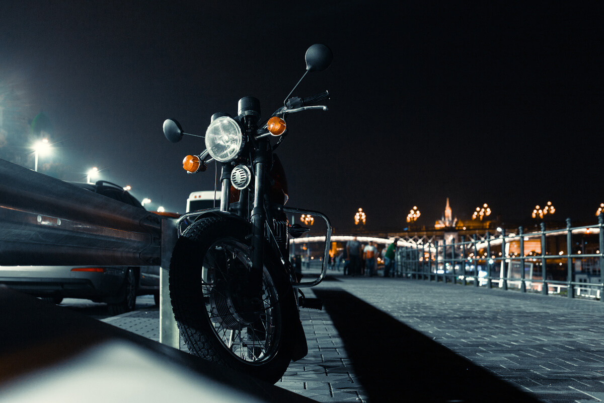 こういうカッコいいバイクを見ると胸がときめきます